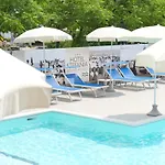 Stefania Hotel 3*