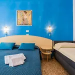 Stefania Hotel 3*