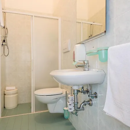 Stefania Hotel 3*