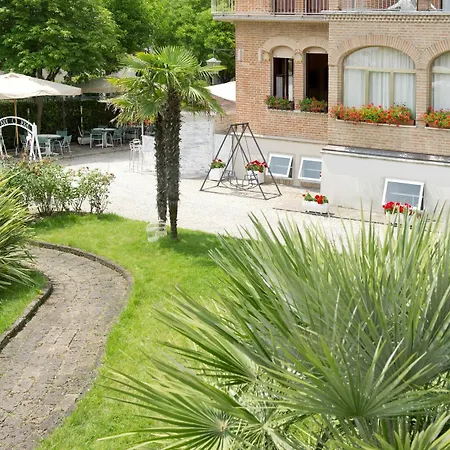 Stefania Hotel 3*