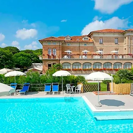Stefania Hotel 3*